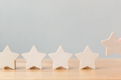 five wooden stars representing customer reviews